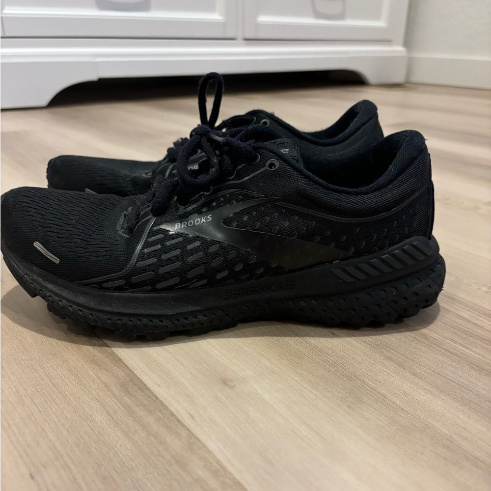 Brooks woman’s running shoe